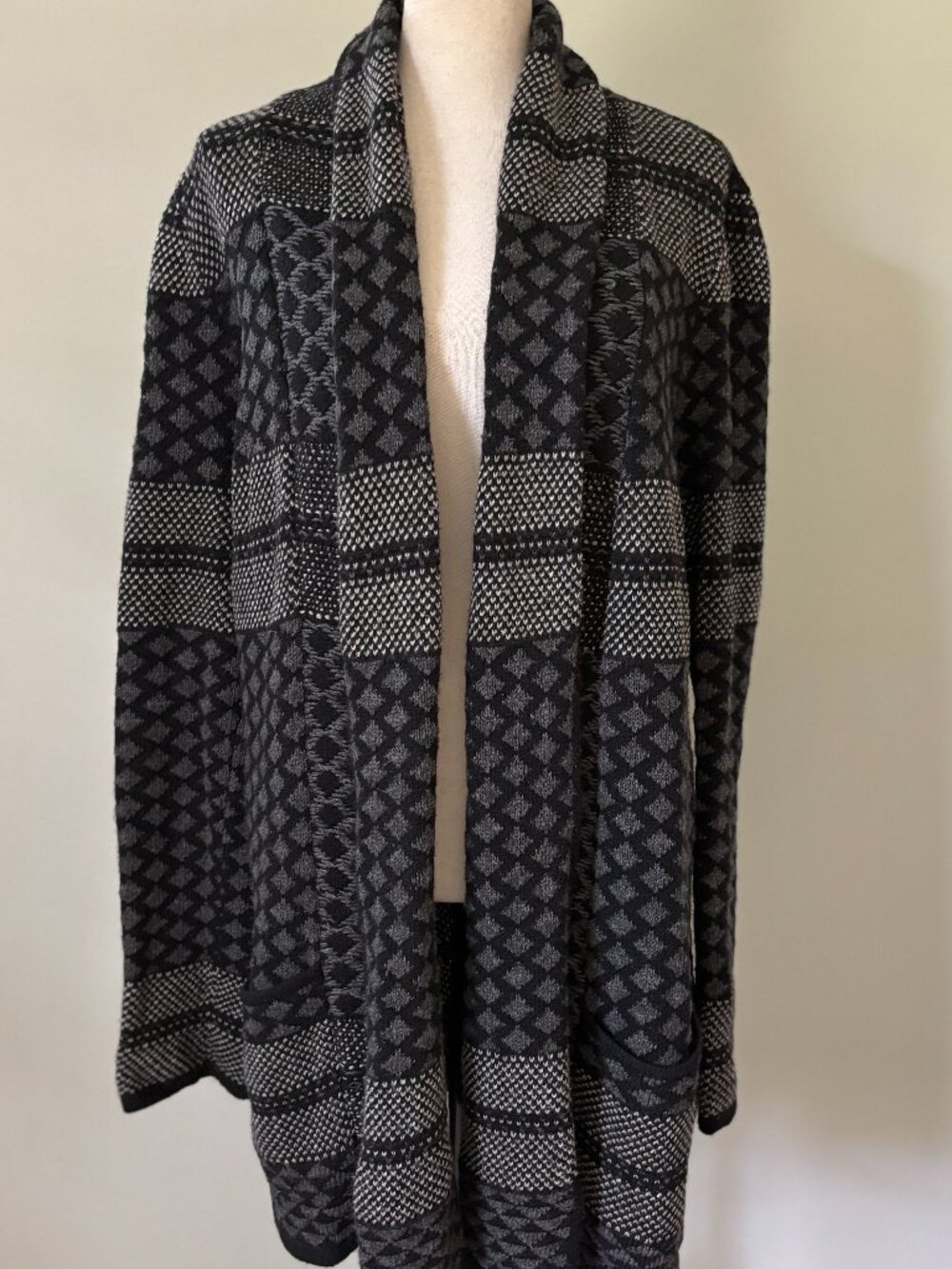 BCBGMAXAZRIA "Shadia" Textured Jacquard Sweater Coat — Size M/L Like New
